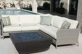 centrepiece_furnishing white horse cushion